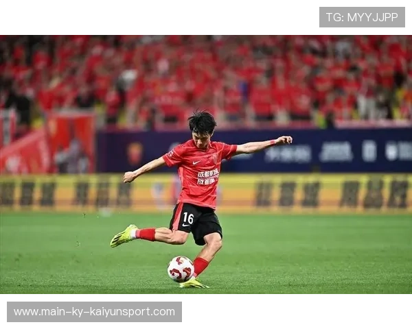 中超深圳队年轻人射门训练进步：新生力量崭露头角