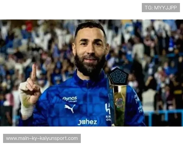 本泽马沙特新月首场大胜，锋线火力十足